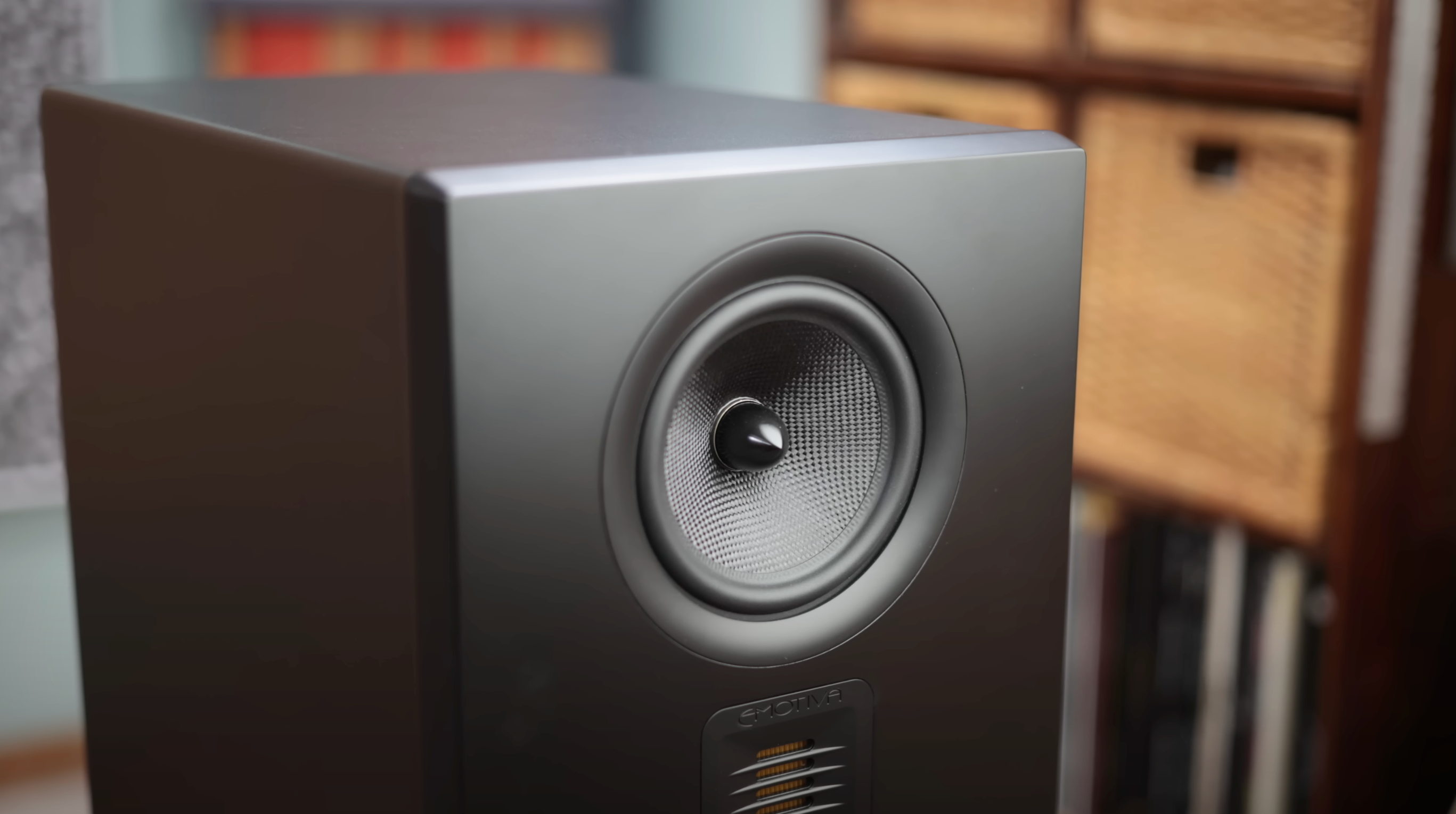 New Record Day Reviews the Airmotiv XT3 Loudspeakers!